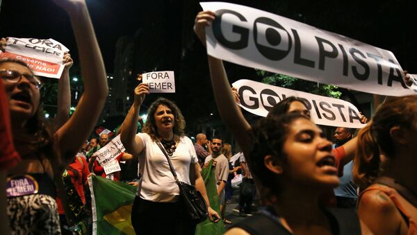 Manifestación a favor de la presidenta apartada Dilma Rousseff - Sputnik Mundo