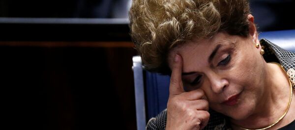 La presidenta suspendida de Brasil, Dilma Rousseff, durante su defensa en el Senado del país La presidenta suspendida de Brasil, Dilma Rousseff, durante su defensa en el Senado del país - Sputnik Mundo