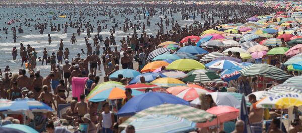 Una playa en Valencia - Sputnik Mundo