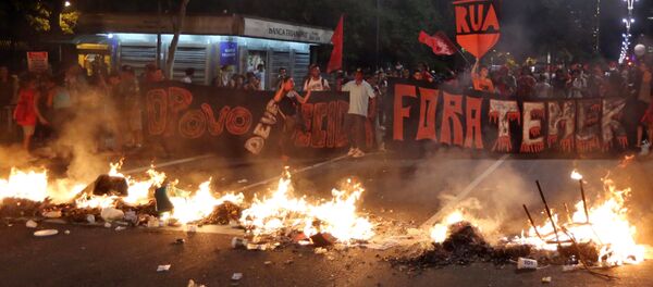 Protestas en contra de la destitución de la presidenta Dilma Rousseff en Brasil - Sputnik Mundo