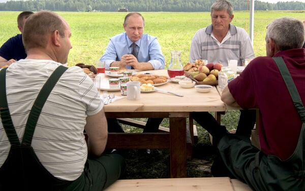 Putin toma yogur en la región de Tver - Sputnik Mundo