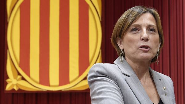 Catalonia's Parliament President, Carme Forcadell speaks during the investiture debate for the Catalan Government's presidency at the Parliament of Catalonia in Barcelona on November 9, 2015 - Sputnik Mundo