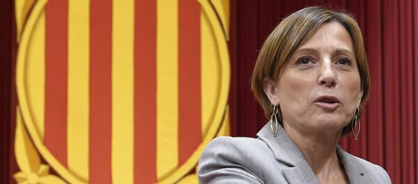 Catalonia's Parliament President, Carme Forcadell speaks during the investiture debate for the Catalan Government's presidency at the Parliament of Catalonia in Barcelona on November 9, 2015 - Sputnik Mundo