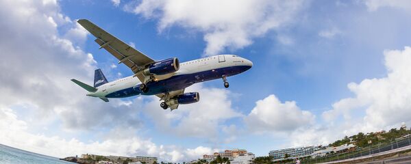 Jet Blue landing at St Martin Airport - Sputnik Mundo