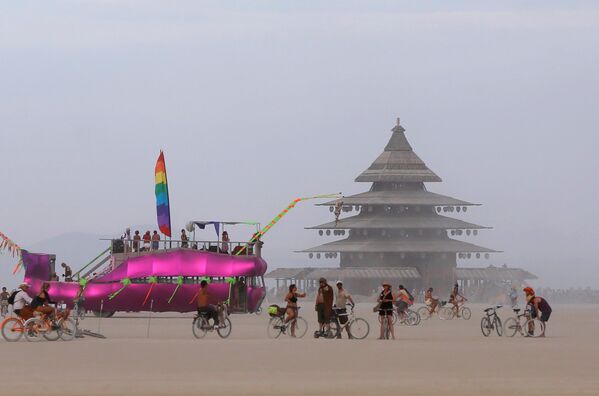 Predicadores en el desierto: el festival de 'autoexpresión radical' Burning Man - Sputnik Mundo