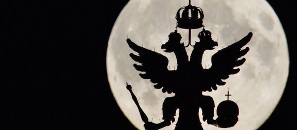 La silueta del escudo de Rusia en Kremlin - Sputnik Mundo