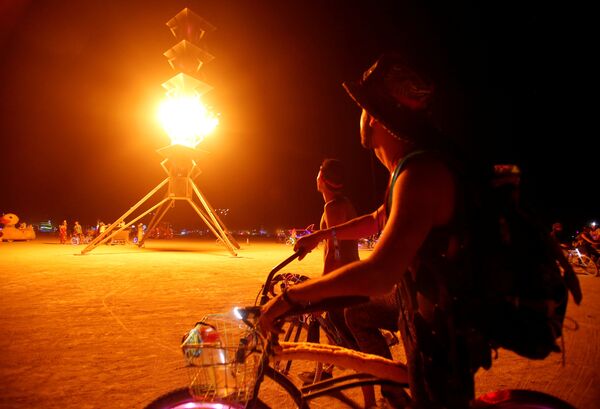 Predicadores en el desierto: el festival de 'autoexpresión radical' Burning Man - Sputnik Mundo