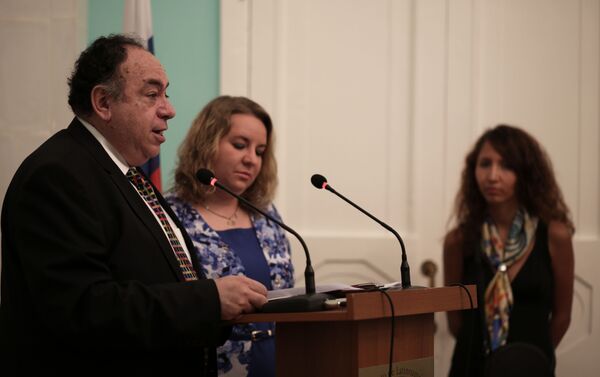 La exposición de María Andrade Andrade “Entre el Cielo y la Tierra” - Sputnik Mundo