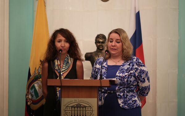 La exposición de María Andrade Andrade “Entre el Cielo y la Tierra” - Sputnik Mundo