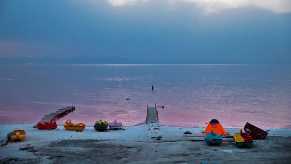 El fantástico lago rosado Urmía de Irán - Sputnik Mundo