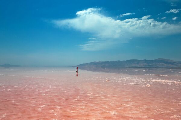 El fantástico lago rosado Urmía de Irán - Sputnik Mundo