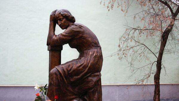 Monumento a la poeta Marina Tsvetáieva - Sputnik Mundo