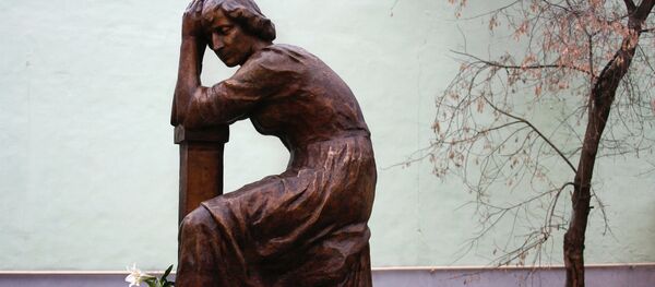 Monumento a la poeta Marina Tsvetáieva - Sputnik Mundo