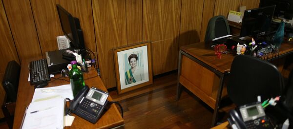 Foto de la expresidenta de Brasil, Dilma Rousseff, en una oficina en el Palacio Presidencial - Sputnik Mundo