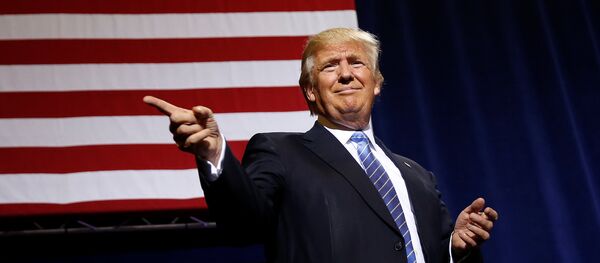 Republican presidential nominee Donald Trump speaks at a campaign rally in Phoenix, Arizona, U.S., August 31, 2016 Republican presidential nominee Donald Trump speaks at a campaign rally in Phoenix, Arizona, U.S., August 31, 2016 - Sputnik Mundo