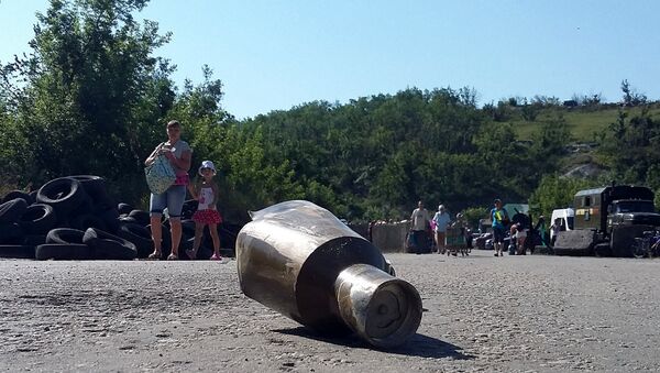 Un proyectil en Donbás Un proyectil en Donbás - Sputnik Mundo