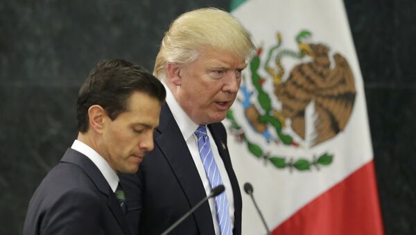 Presidente de México, Enrique Peña Nieto, y candidato a la presidencia de EEUU, Donald Trump - Sputnik Mundo