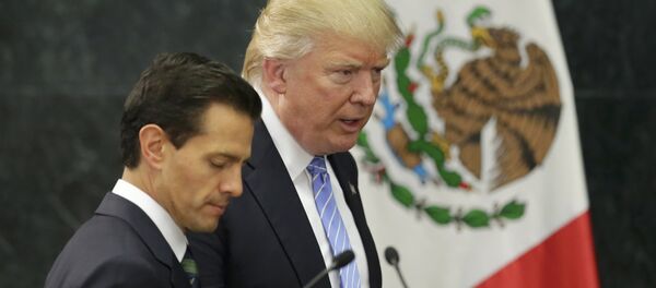 Presidente de México, Enrique Peña Nieto, y candidato a la presidencia de EEUU, Donald Trump - Sputnik Mundo