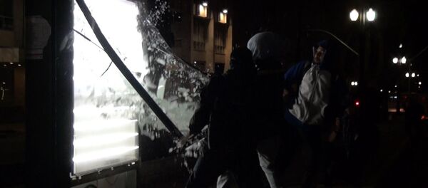 Choques entre manifestantes y Policía de Brasil tras la destitución de la presidenta Rousseff Choques entre manifestantes y Policía de Brasil tras la destitución de la presidenta Rousseff - Sputnik Mundo