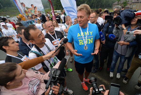 El portavoz de Putin corre durante 5 km en defensa de los tigres de Amur - Sputnik Mundo