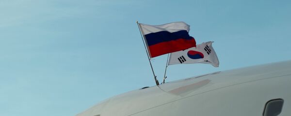 Las banderas de Rusia y Corea del Sur (archivo) - Sputnik Mundo