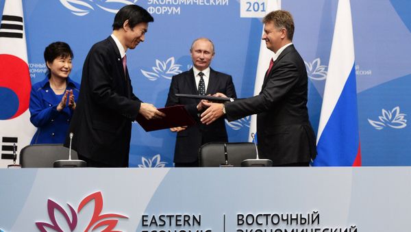 La reunión entre la presidenta de Corea del Sur, Park Geun-hye, y el presidente de Rusia, Vladímir Putin La reunión entre la presidenta de Corea del Sur, Park Geun-hye, y el presidente de Rusia, Vladímir Putin - Sputnik Mundo
