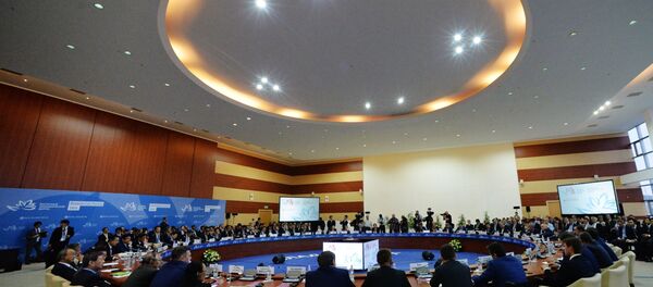 Sesión plenaria durante el Foro Económico Oriental - Sputnik Mundo