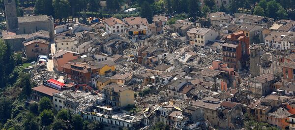 La ciudad italiana de Amatrice, destruida por el terremoto - Sputnik Mundo