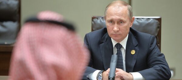 Vladímir Putin, presidente ruso, durante la reunión con Mohamed bin Salmán, príncipe heredero sustituto y ministro de defensa de Arabia Saudí, en el marco de la cumbre del G20 en Hangzhou. - Sputnik Mundo