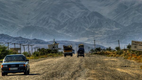 La frontera de Kirguistán y China cerca del lago Issyk-Kul - Sputnik Mundo