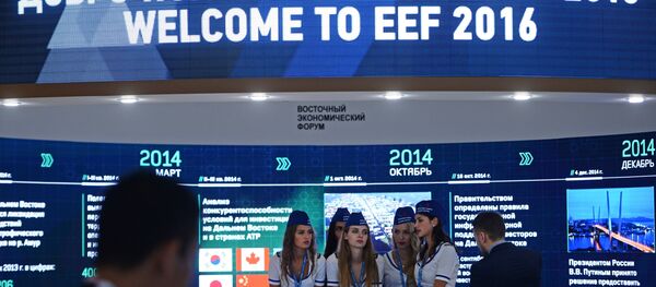 Las voluntarias en el Foro Económico Oriental en Vladivostok, Rusia - Sputnik Mundo