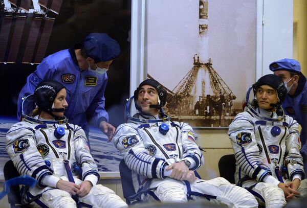 Astranautas de la 48ª expedición, Kathleen Rubins (EEUU), Anatoli Ivanishin (Rusia) y Takuya Onishi (Japón) - Sputnik Mundo