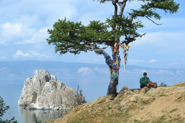 La isla Oljón es el centro geográfico, histórico y espiritual del lago. - Sputnik Mundo