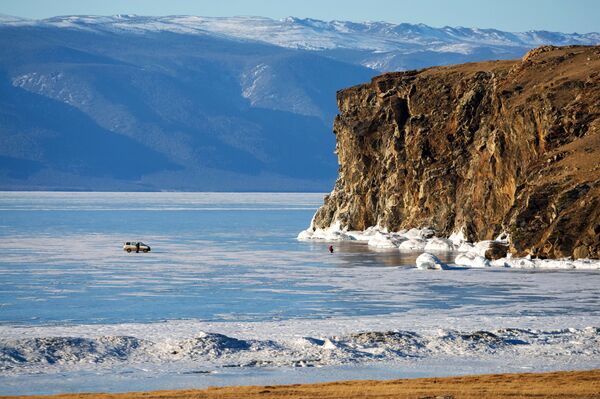 El estrecho Maloe More (mar Pequeño) en el lago Baikal. - Sputnik Mundo