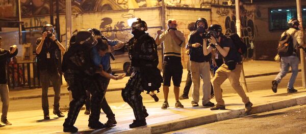 La policía dispersa una manifestación contra Temer en Sao Paulo - Sputnik Mundo