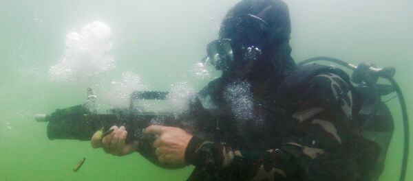 Las pruebas del fusil de asalto anfibio ADS (archivo) - Sputnik Mundo
