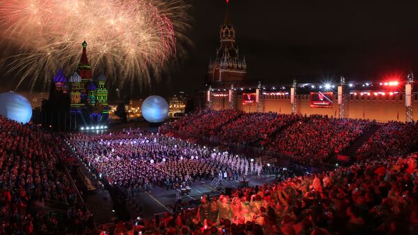 El 4 de septiembre en Moscú se celebró la ceremonia de clausura del Festival Internacional de Música Militar Spasskaya Bashnya. Como ya es tradición la invitada especial del evento fue la cantante francesa Mireille Mathieu. - Sputnik Mundo