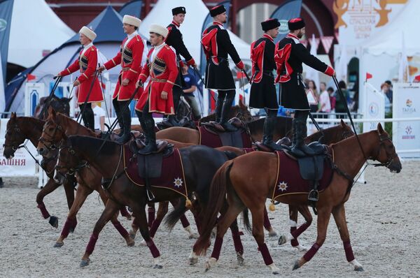 Los momentos más impresionantes del festival de orquestas militares en Moscú - Sputnik Mundo