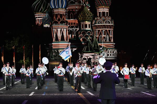 Los momentos más impresionantes del festival de orquestas militares en Moscú - Sputnik Mundo