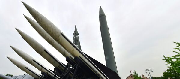 Réplicas de los misil Scud-B de Corea del Norte y de los misiles Hawk de Corea del Sur - Sputnik Mundo