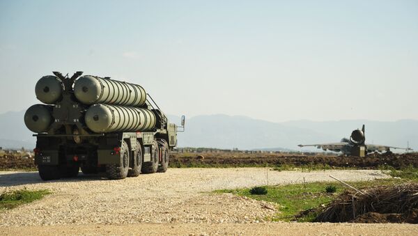 Sistema de lanzamiento de misiles S-400 Triumf (archivo) - Sputnik Mundo