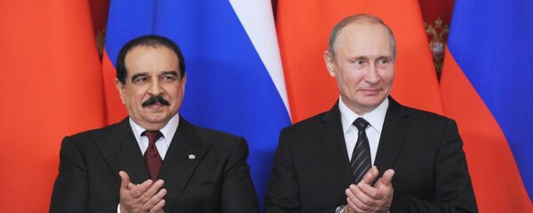Зresidente ruso, Vladímir Putin, y el rey bahreiní, Hamad bin Isa al Jalifa - Sputnik Mundo
