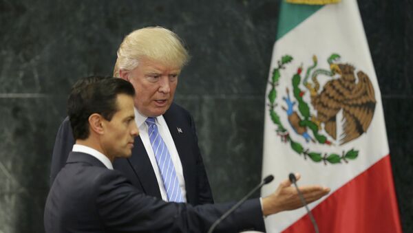 Presidente de México, Enrique Peña Nieto, y candidato a la presidencia de EEUU, Donald Trump - Sputnik Mundo