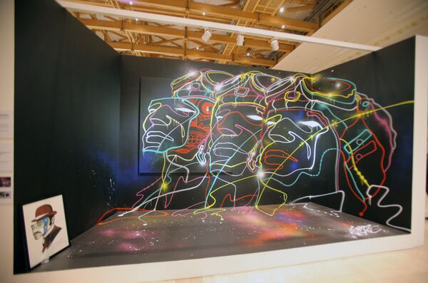 Sozyone González junto a su socio artístico, Smimooz, ha presentado en Moscú su obra 'Motorhead' - Sputnik Mundo