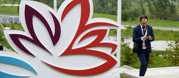 Logo del Foro Económico Oriental - Sputnik Mundo