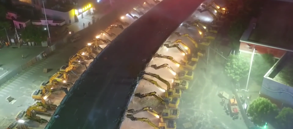 China muestra cómo demoler un puente en una noche - Sputnik Mundo