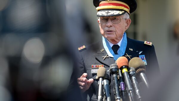Charles Kettles después de recibir la Medalla de Honor en la Casa Blanca el 18 de Julio de 2016, Washington D.C. - Sputnik Mundo