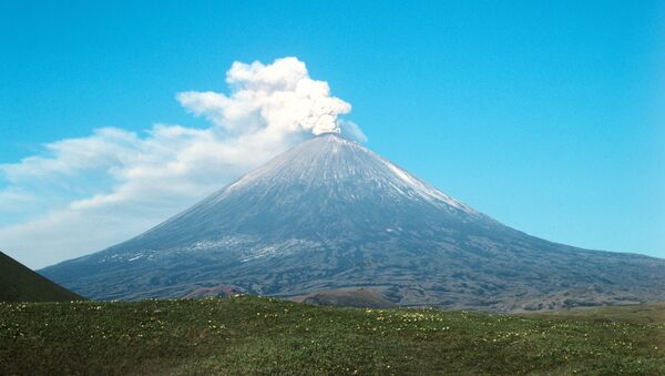 Volcán Kliuchevskói (archivo) - Sputnik Mundo