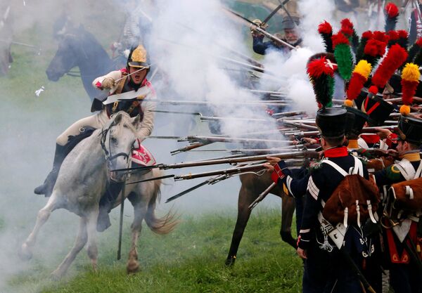 Más de mil participantes y cerca de 30.000 espectadores acudieron al El Festival Internacional de Historia Militar Día de Borodinó, que se celebró el 5 de septiembre. - Sputnik Mundo