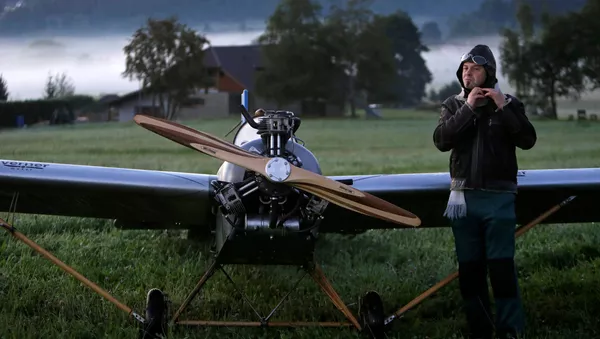 Frantisek Hadrava y su avión - Sputnik Mundo